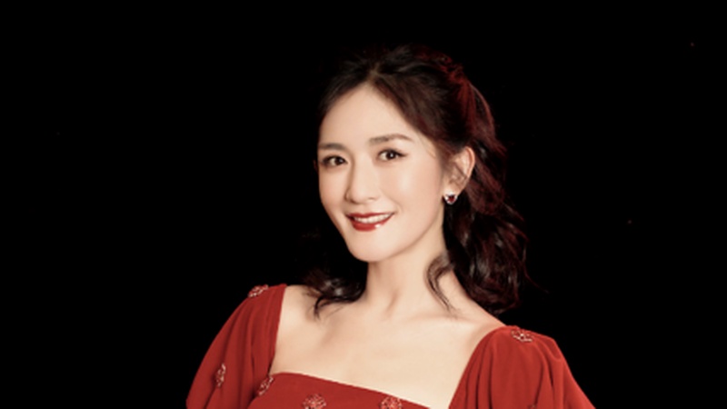 谢娜脏脏包造型出镜，搞怪力挺杨紫《国色芳华》引热议